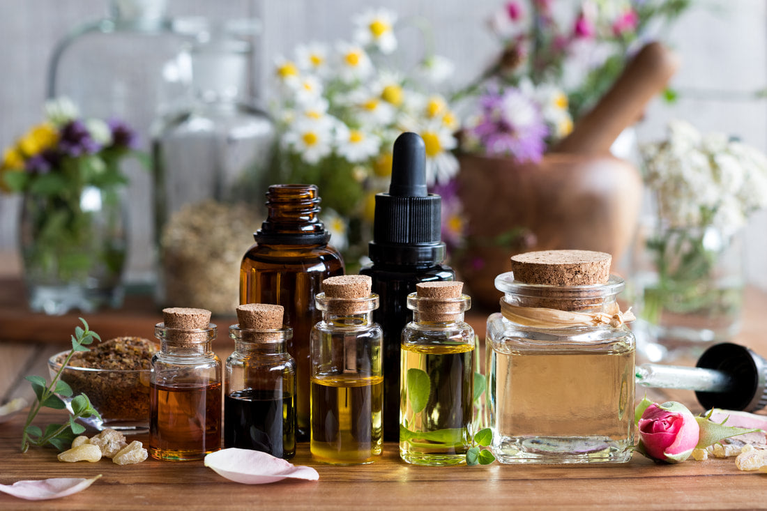 What’s the Difference Between Tinctures and Essential Oils?